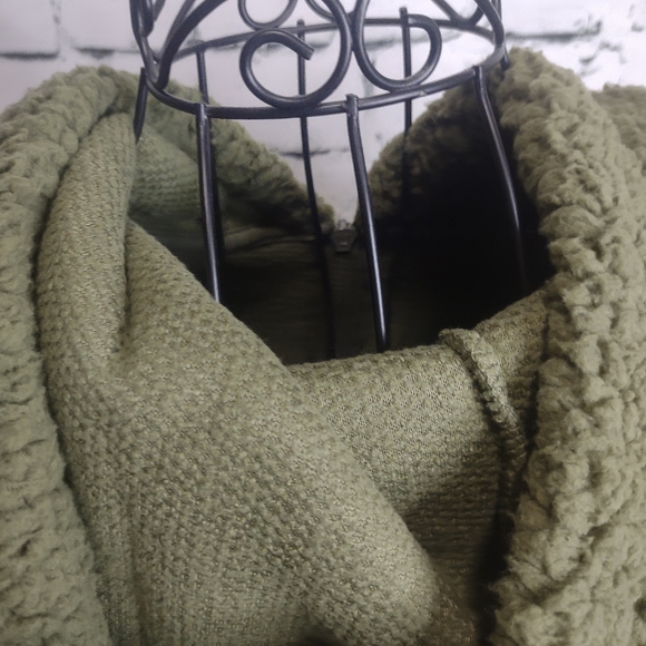 Victoria's Secret PINK Sherpa Hooded Pullover - Picture 9 of 14